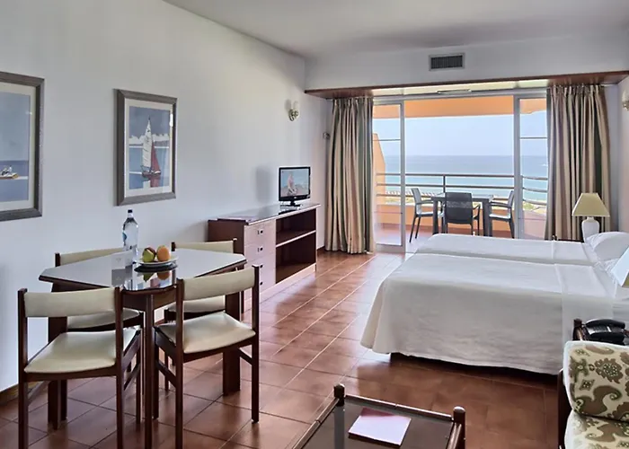 Dom Pedro Portobelo Lägenhetshotell Quarteira